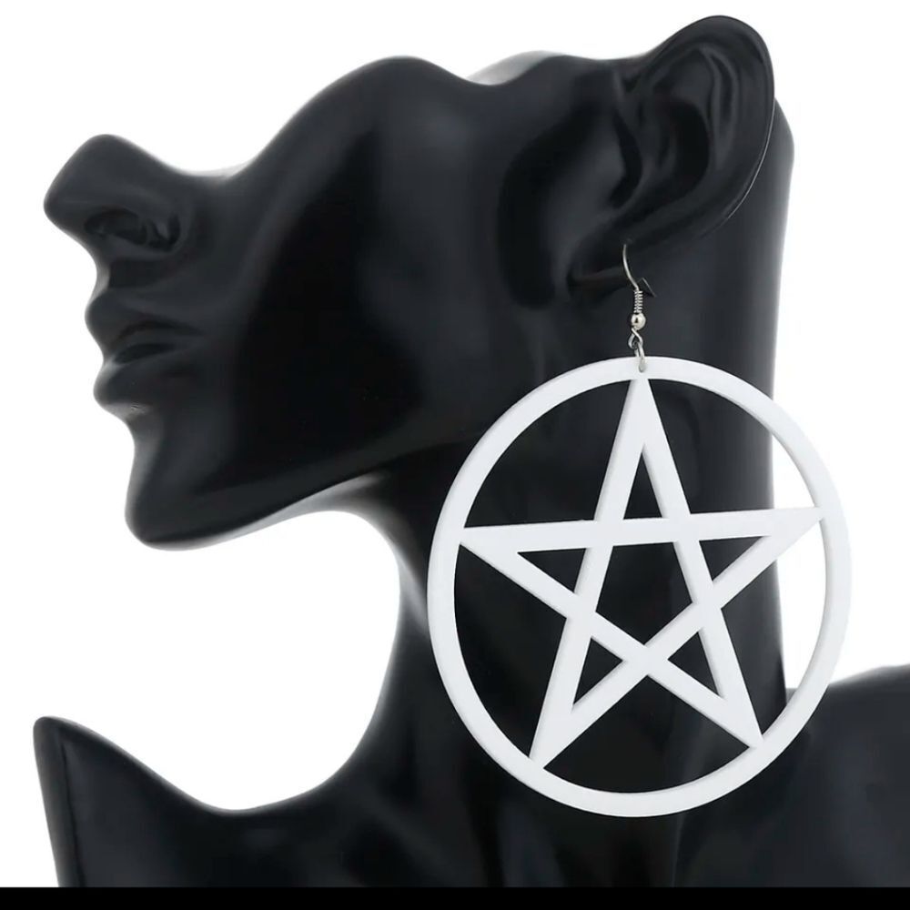 NWOT Large Acrylic Pagan Star Earrings